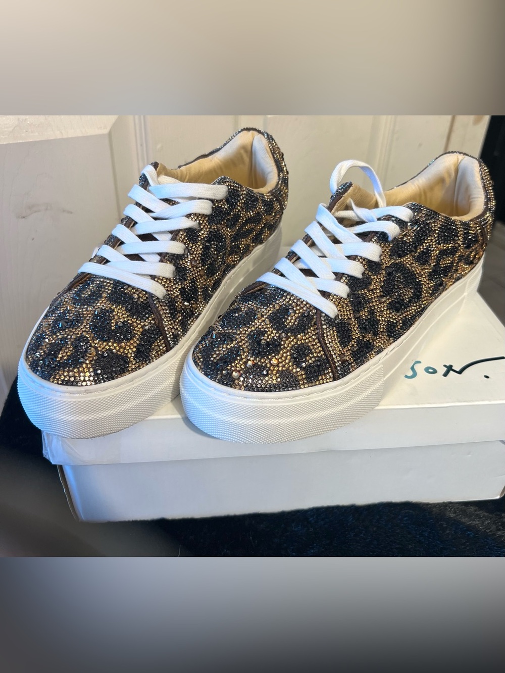 đBetsey Johnson Sidny Leopard Rhinestone Embellished Platform Sneakers-NIB-SZ 10 - Picture 7 of 15